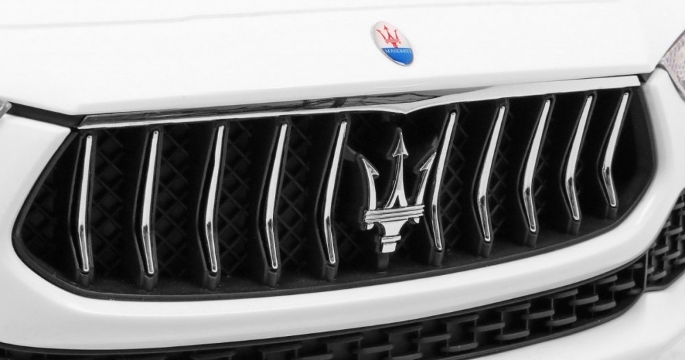 Auto's - kind%20elektrische%20auto-Maserati-Ghibli-_%5B34861%5D_1200